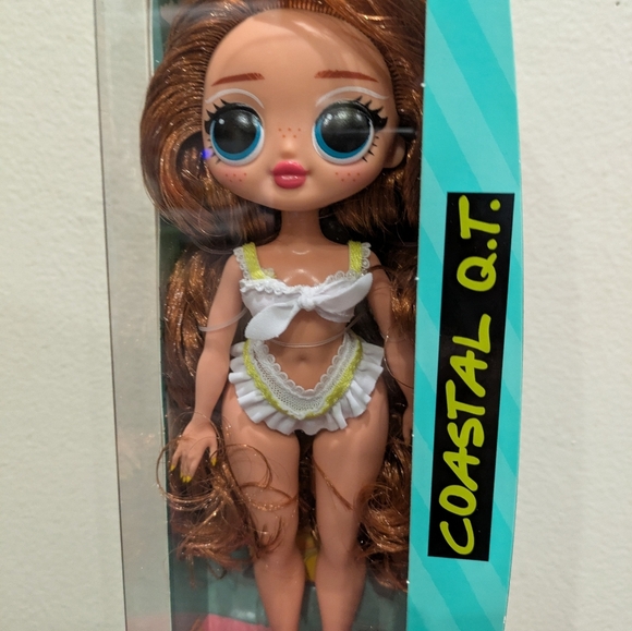 L.O.L. Surprise! Coastal Q.T. Doll with Brown Hair and Blue Eyes - Picture 3 of 9